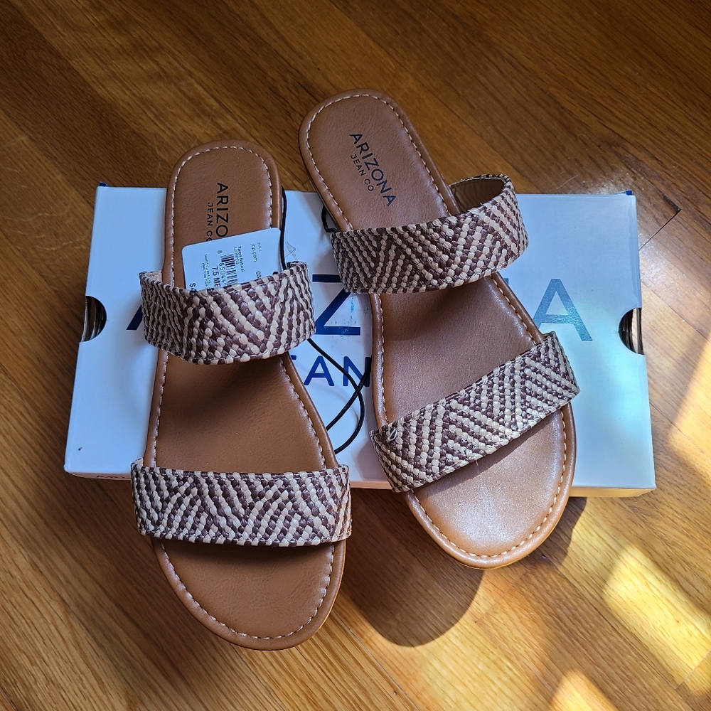 NWT Arizona sandals size 7.5